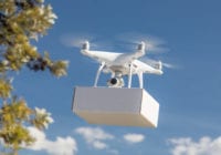 Drone med pakke, foto: Naviair
